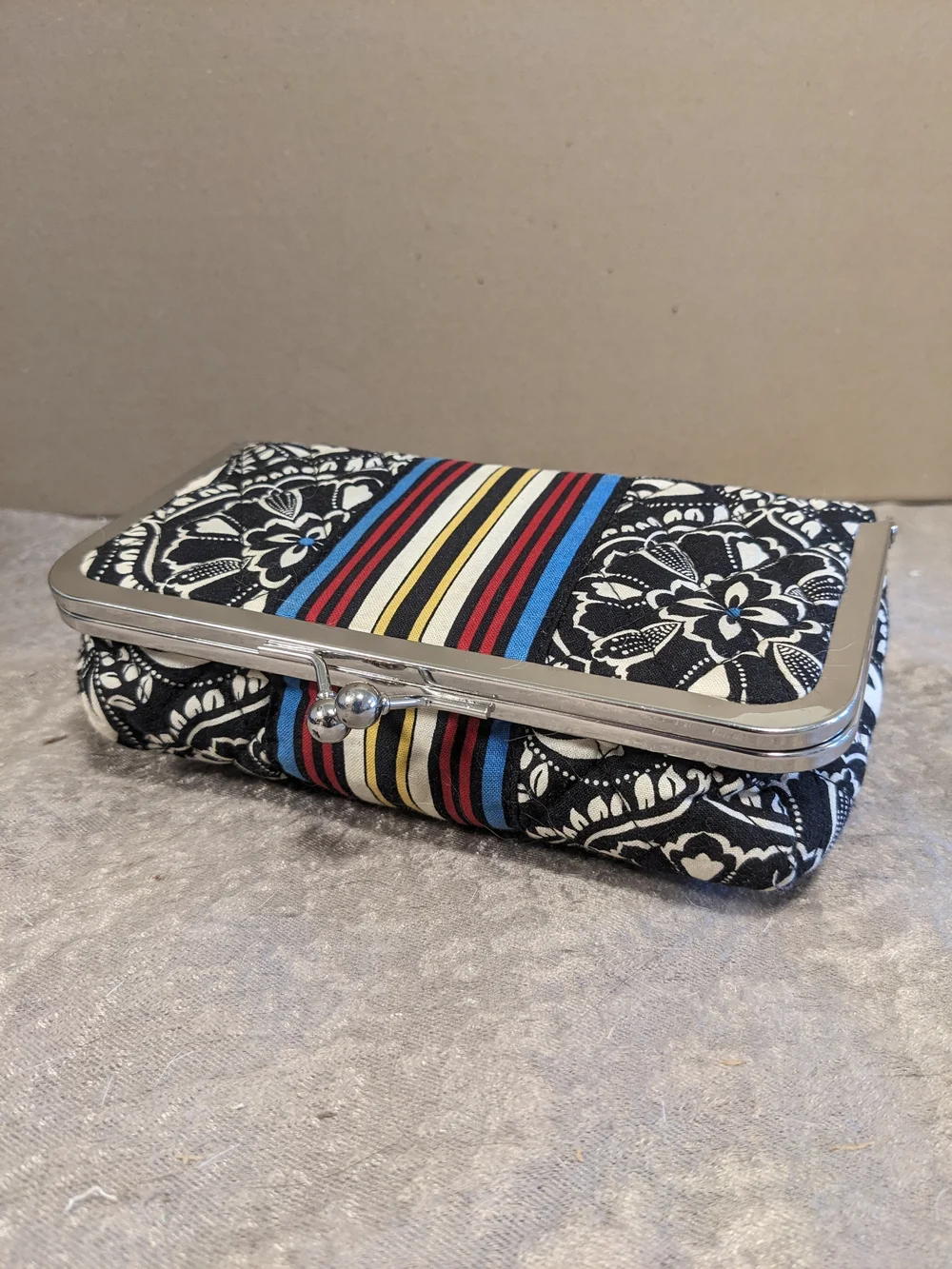 Vera Bradley Kiss & Make Up Cosmetic Bag- Barcelona - RARE Retired 2010